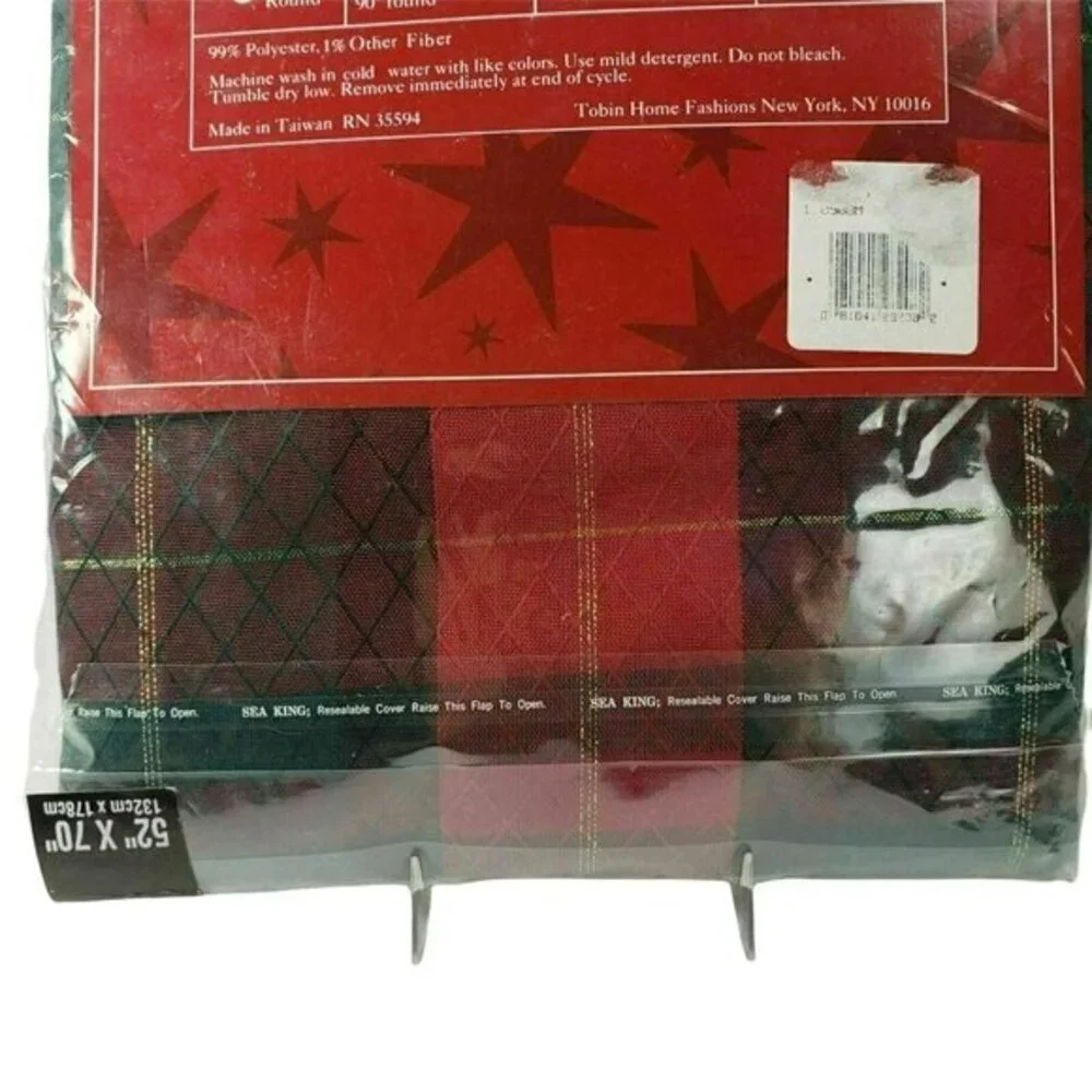 Christmas Tablecloth Green Red Gold Metallic 52 x 70 Rectangle Fabric Holiday Nw